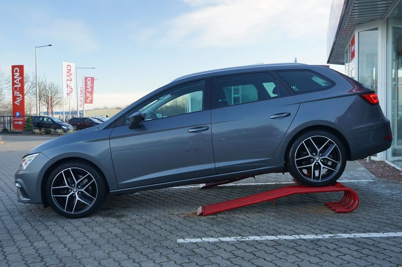 Seat Leon ST 1.8 TSI FR 2-Zonen-Klima...  Image 2